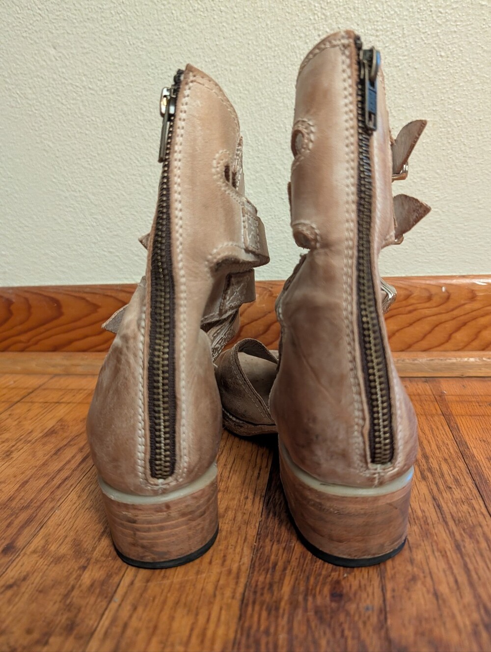 Freebird Blush Cream Pilar Ankle Buckle Open Toe Sandals RARE - Picture 7 of 9